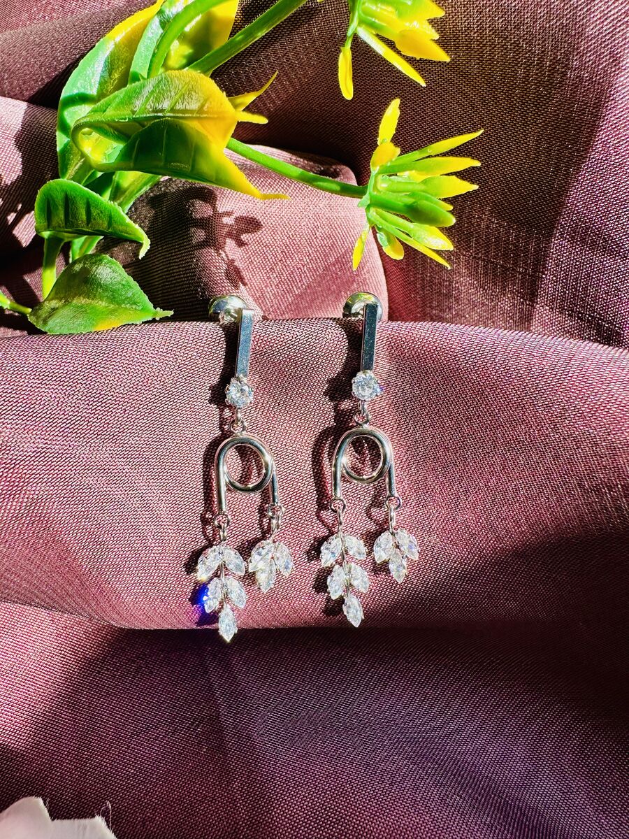 Floral Shaped Chandelier Earring